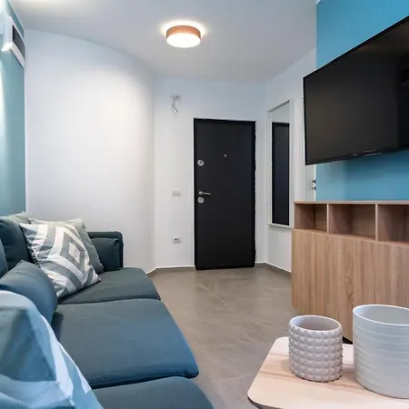 Sapphire In The Center Of Бухарест