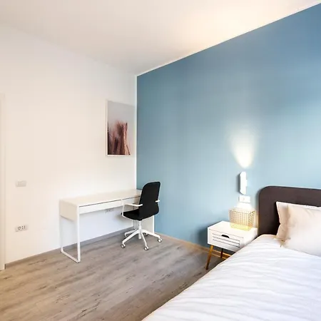 Sapphire In The Center Of Бухарест