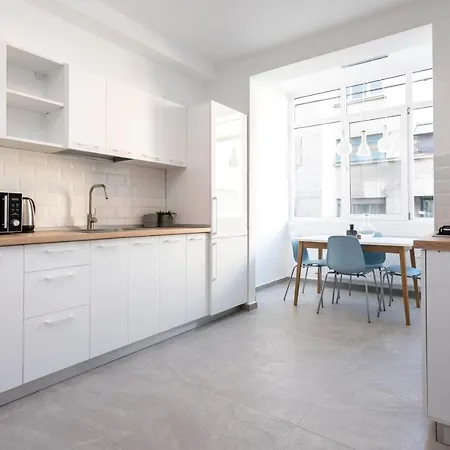 Sapphire In The Center Of *