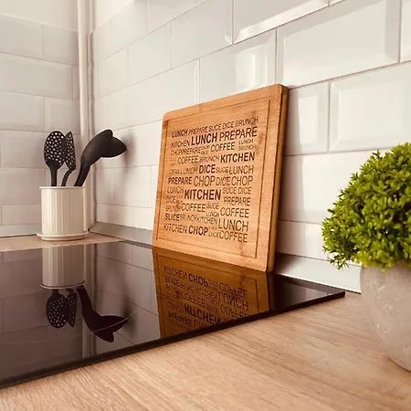 Sapphire In The Center Of Apartment