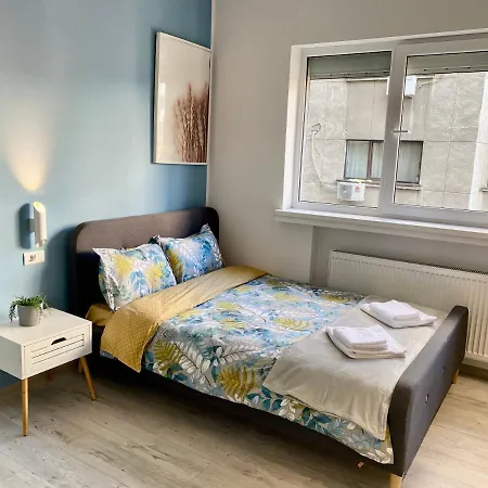 Sapphire In The Center Of * Boekarest