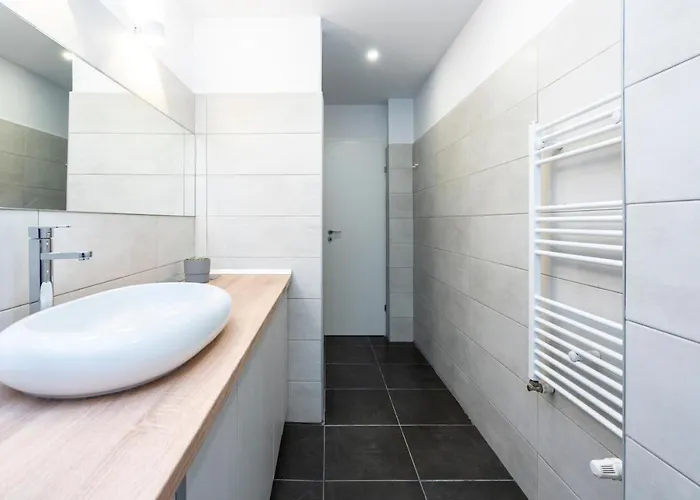 Sapphire In The Center Of Бухарест