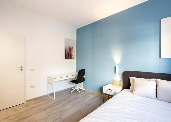 Sapphire In The Center Of Бухарест