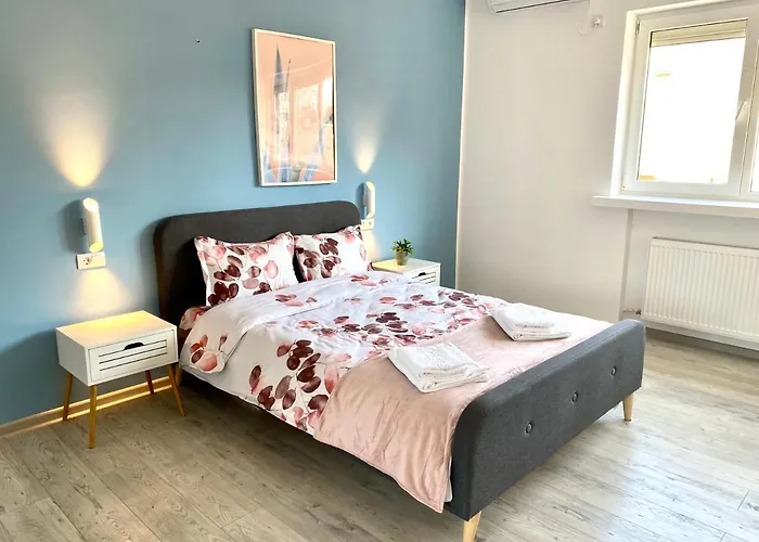 Sapphire In The Center Of Бухарест